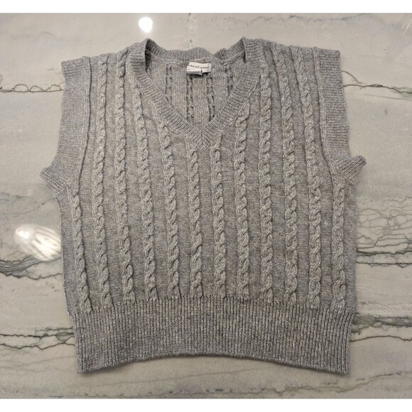 Cupcakes and Cashmere Sweater Vest Womens Small Grey Cableknit Preppy Soft - Picture 1 of 8